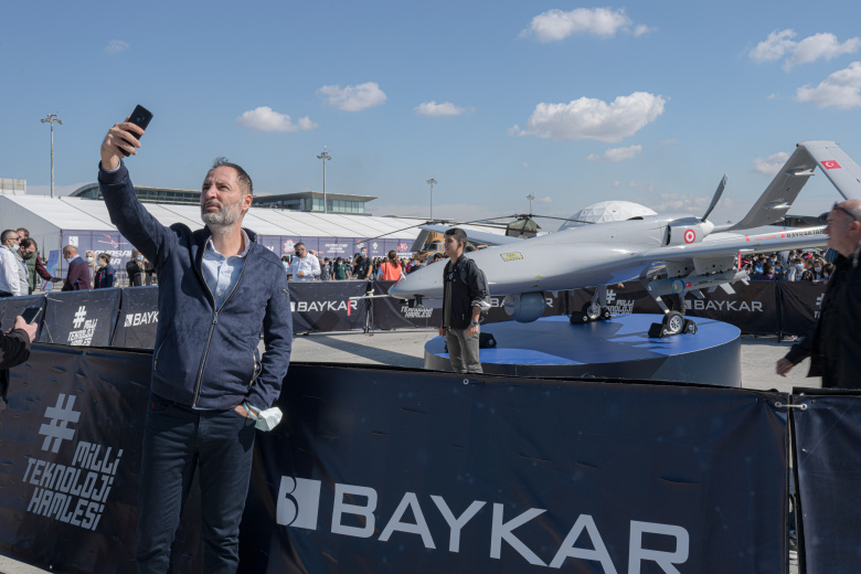 Один из дронов компании Baykar Makina на выставке в Турции