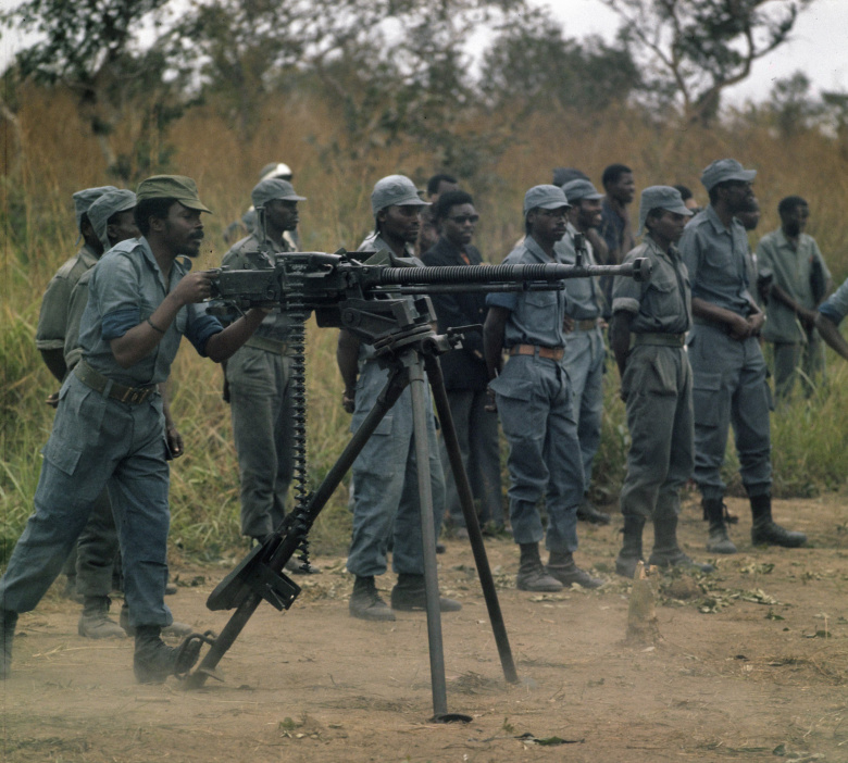 Тренировка бойцов Национального фронта освобождения Анголы, 1973 г.