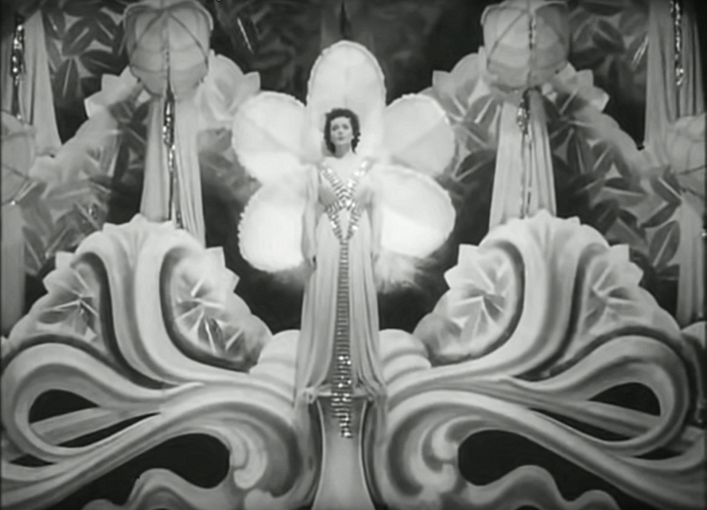 Кадр из фильма "Большая любовь" (1942)