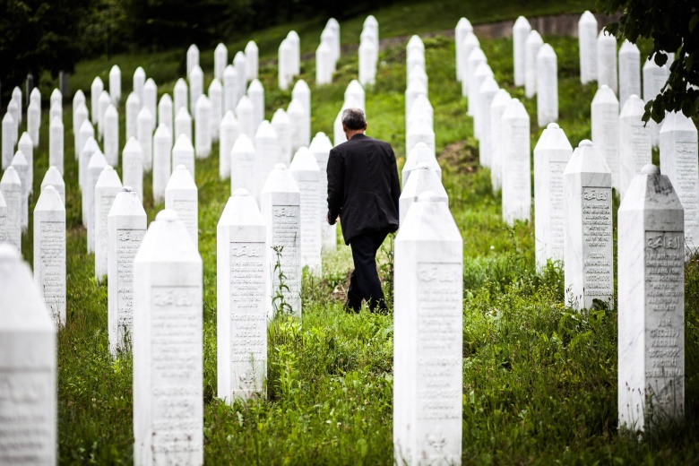 Мемориальное кладбище в Поточари, недалеко от Сребреницы
