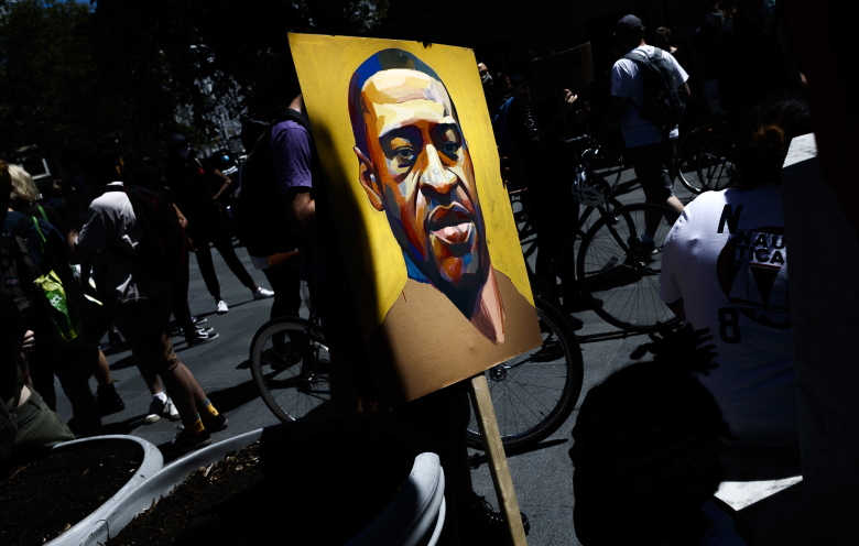 Протесты в США из-за смерти в Миннеаполисе после задержания полицией Джорджа Флойда.Фото: Justin Lane / EPA / TASS