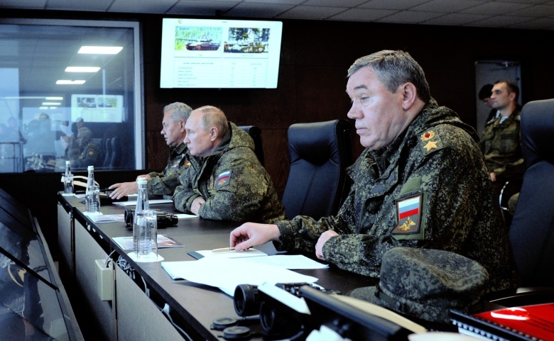 Валерий Герасимов, Владимир Путин и Сергей Шойгу во время военных учений