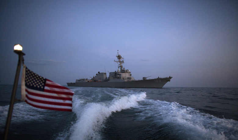 Ракетный эсминец ВМС США USS Truxtun. Фото: Stoyan Nenov / Reuters
