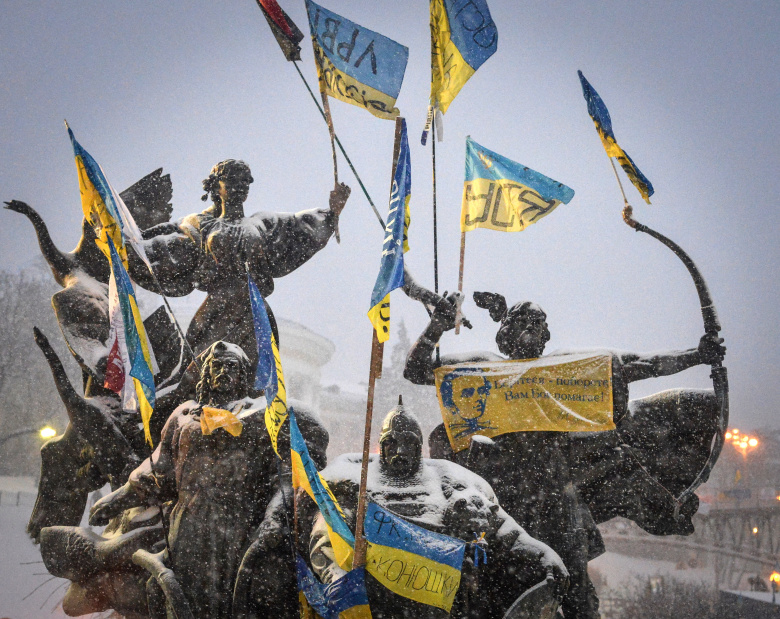 Памятник основателям Киева на площади Независимости в Киеве, декабрь, 2013 год. ФОто: Алексей Куденко / РИА Новости