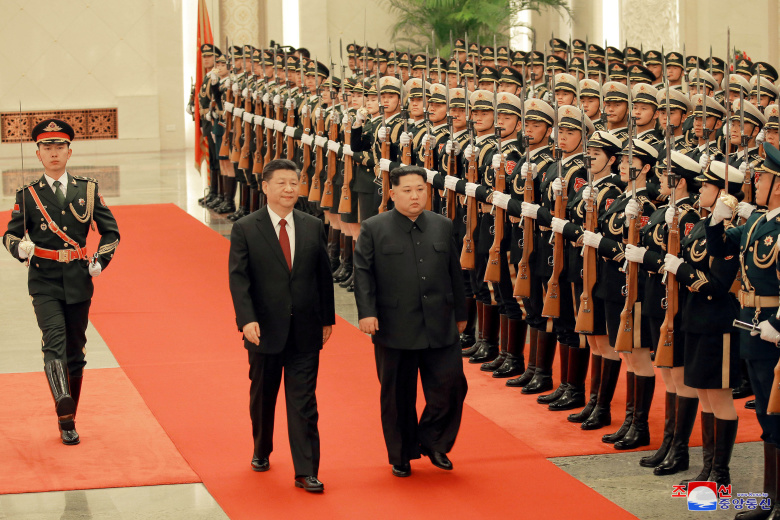 Ким Чен Ын и Си Цзиньпин в Пекине. Фото: KCNA / Reuters