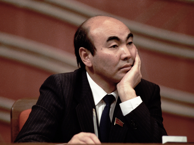Аскар Акаев в президиуме на съезде народных депутатов СССР, 1990 год