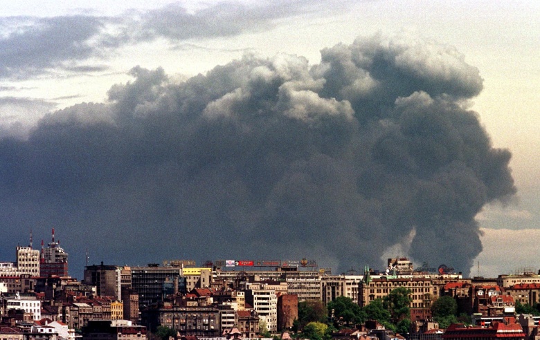 Бомбардировка Белграда, 18 апреля 1999 года. Фото: Petar Kujundzic / Reuters