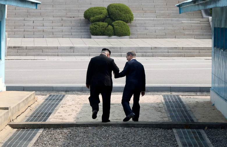 Ким Чен Ын и Мун Чжэ Ин. Фото: Korea Summit Press Pool / Reuters