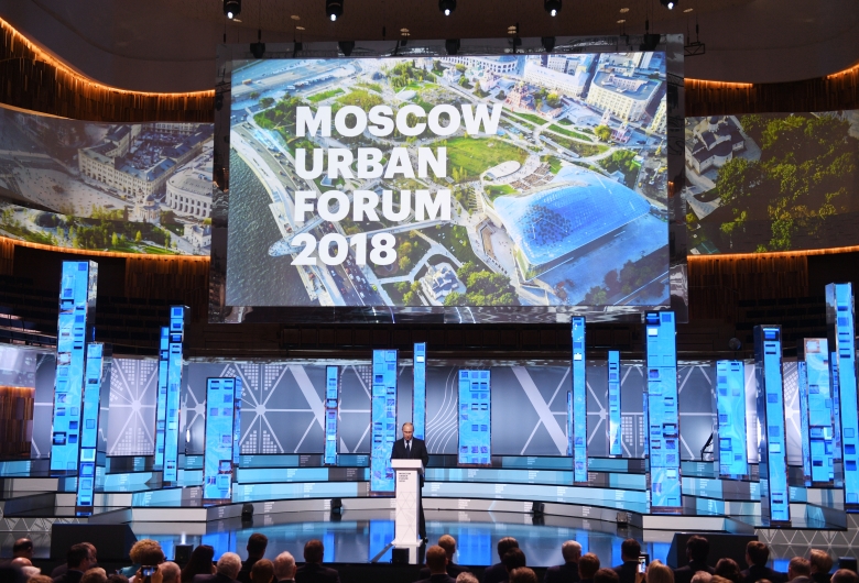 Владимир Путин выступает на Московском урбанистическом форуме. Фото: Валерий Мельников / РИА Новости