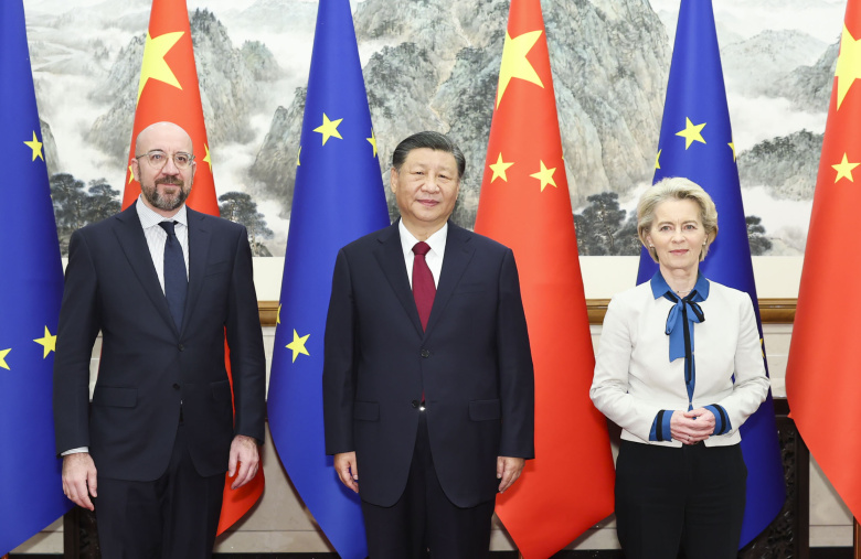 Си Цзиньпин перед переговорами с Урсулой фон дер Ляйен и Шарлем Мишелем. Пекин, 7 декабря 2023 г.