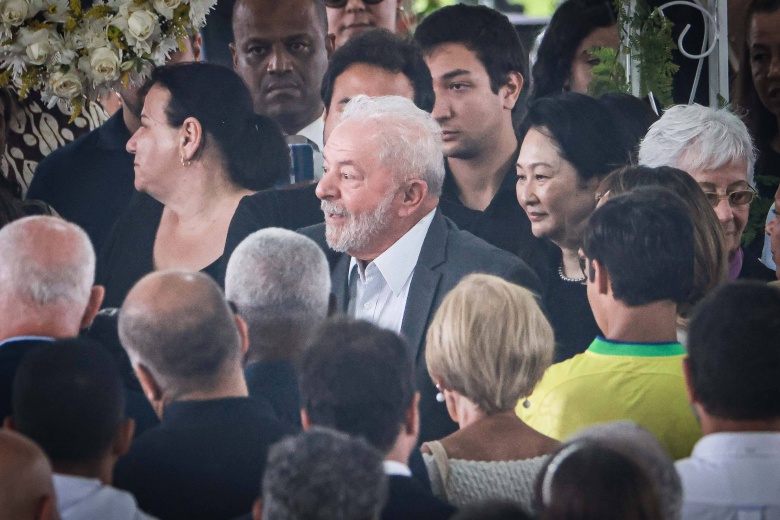 Президент Бразилии Луис Инасиу Лула да Сильва на похоронах Пеле 3 января 2023 года