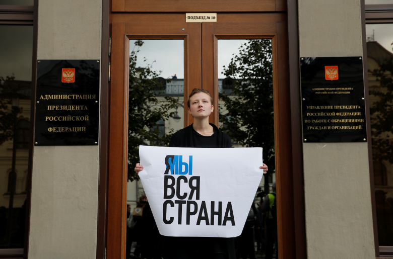 Одиночный пикет в поддержку Павла Устинова. Фото: Maxim Shemetov / Reuters