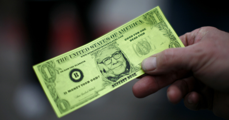 Ненастоящий доллар с портретом Уоррена Баффета.