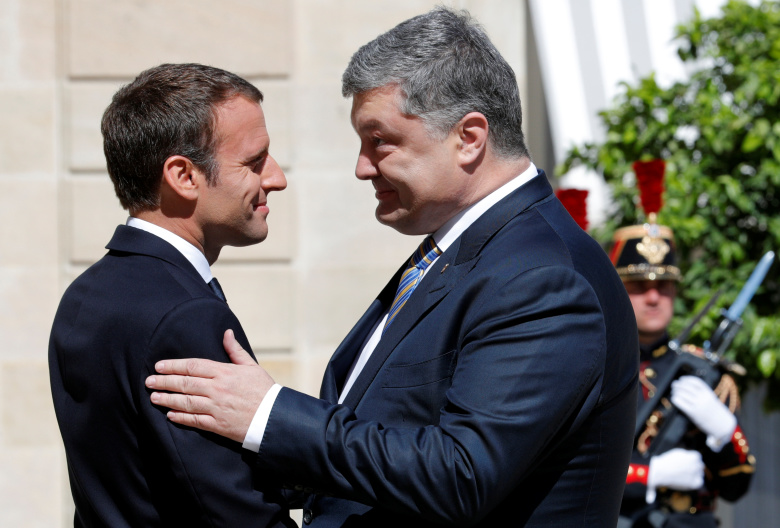 Президент Франции Эммануэль Макрон и президент Украины Петр Порошенко. Фото: Philippe Wojazer / Reuters