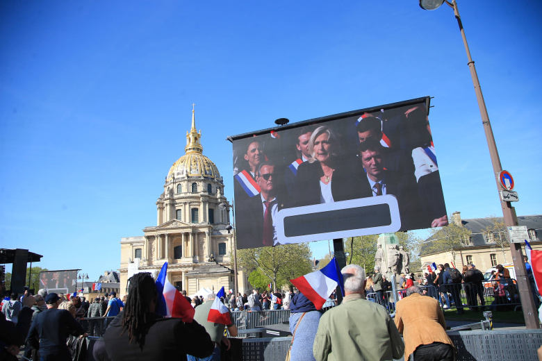 Митинг в поддержку председателя парламентской группы «Национальное объединение» Марин Ле Пен в Париже, Франция, 06 апреля 2025 года