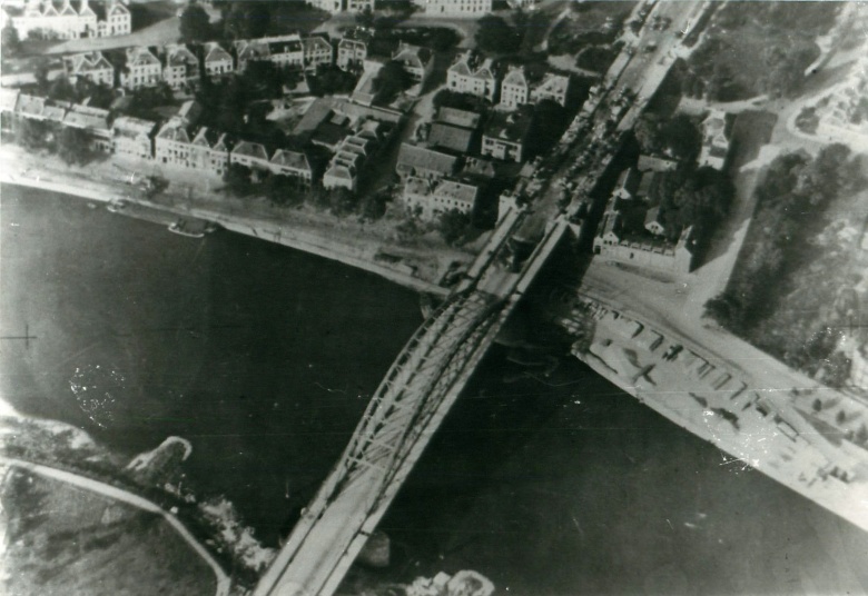 Арнемский мост 17 сентября 1944 года: британские десантники занимают северную часть сооружения