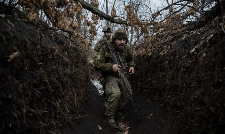 Украинские солдаты в районе Марьинки (Донецкая область)