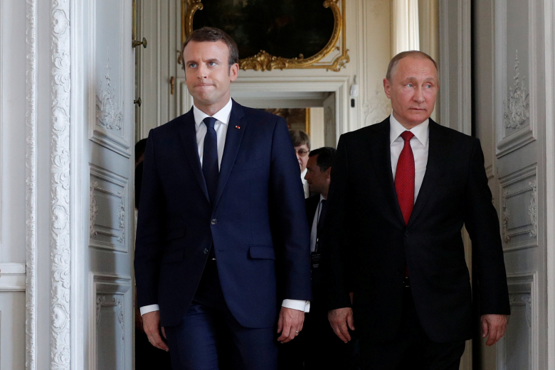 Президент Франции Эммануэль Макрон и Владимир Путин в Версале. Фото: Philippe Wojazer / Reuters
