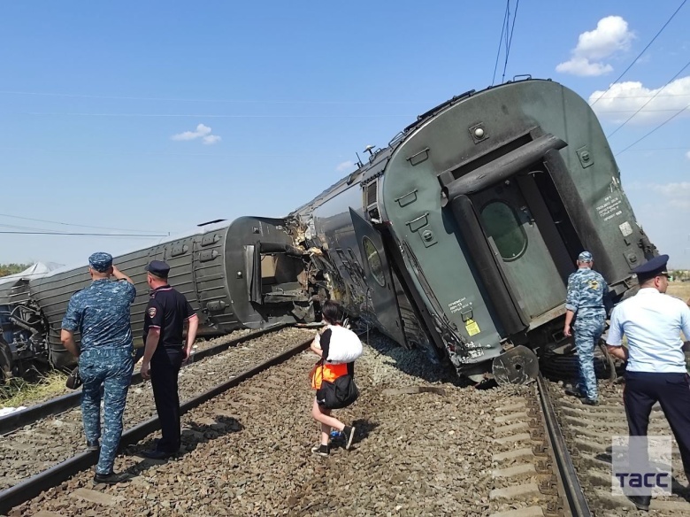 Секс в пассажирском поезде: Смотрете порно онлайн