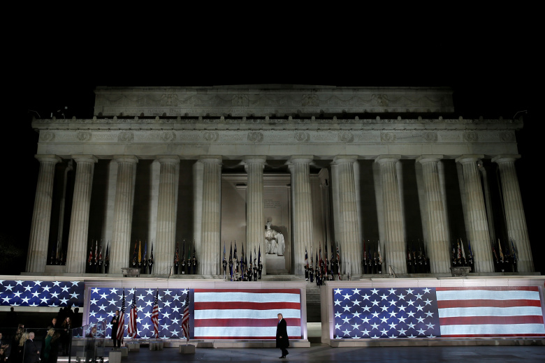 Дональд Трамп возле Мемориала Линкольна на концерте "Make America Great Again! Фото: Mike Segar / Reuters
