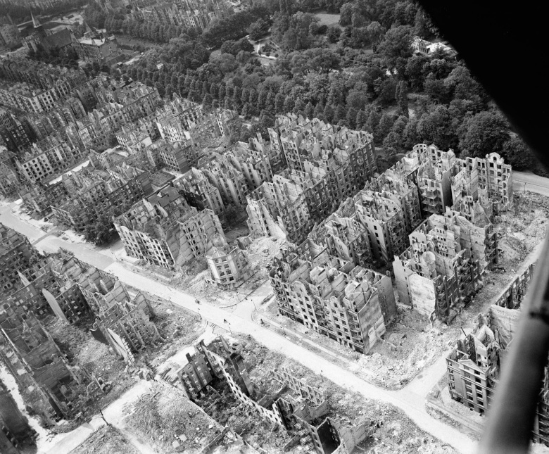 Уничтоженная союзниками гамбургская улица Айльбекер-вег, 1945 год