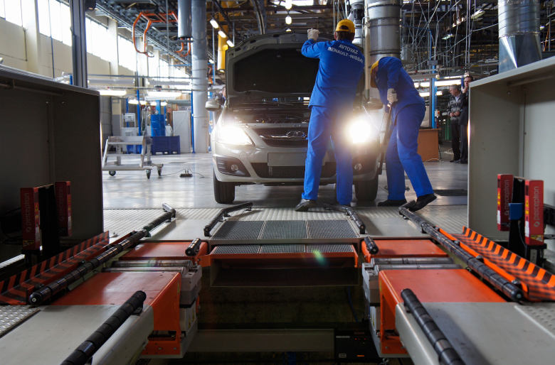 Автомобиль Lada Largus на сборочном конвейере завода ОАО «АвтоВАЗ» в Тольятти.