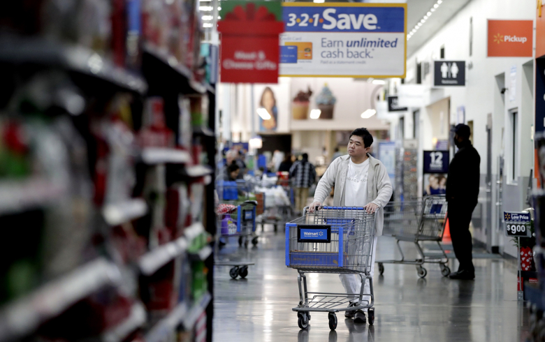Покупатели в магазине Walmart. Фото: Kim Kyung-Hoon / Reuters