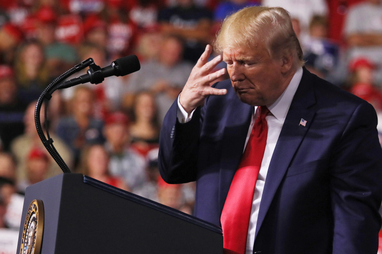 Дональд Трамп с закрытыми глазами
