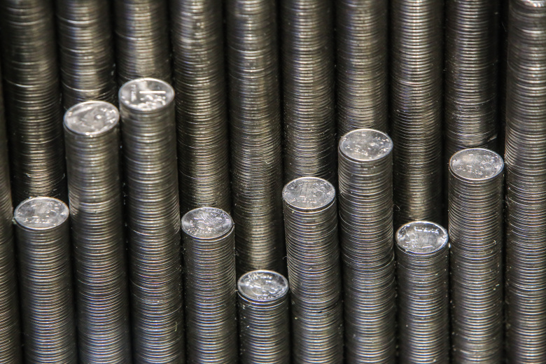 Миллион рублей в виде башни из однорублевых монет в Санкт-Петербургском монетном дворе "Гознака"