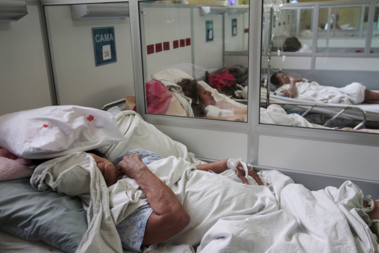 Пациенты с синдромом Гийена – Барре в госпитале Сан-Сальвадора.
