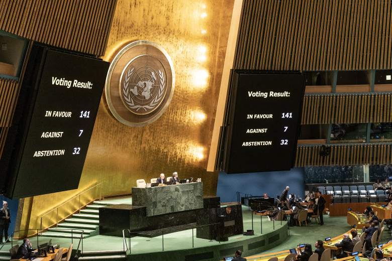 Итоги голосования по резолюции в поддержку Украины на экстренном заседании Генассамблеи ООН в штаб-квартире ООН в Нью-Йорке, 24 апреля 2023 года