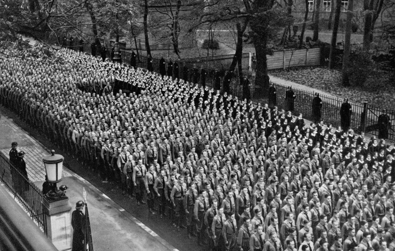 Члены гитлерюгенда в Мюнхене, 1935. Фото: Photo12 / UIG / Getty Images