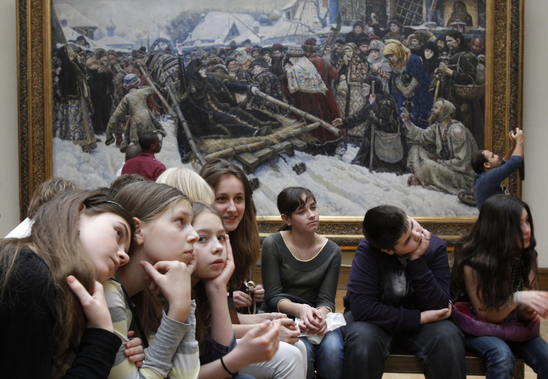 Школьники на лекции в Третьяковской галерее