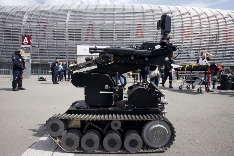 Антитеррористические учения на стадионе во Франции Фото: Michel Spingler / AP / TASS