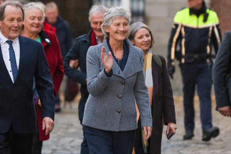 Кэтрин Коннолли по прибытии в Дублинский замок после того, как ее объявили победительницей президентских выборов