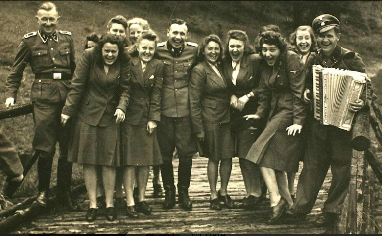 Нормальные ребята: эсэсовский персонал Освенцима на отдыхе в санатории СС "Золахютте" в 30 км от лагеря