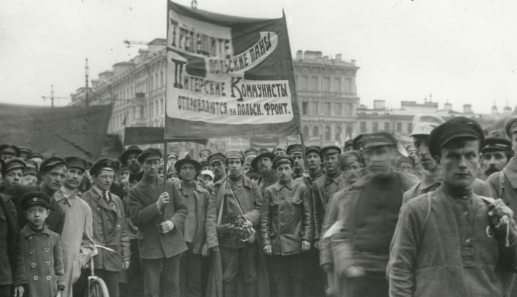 Коммунисты перед отправкой на Польский фронт. 1920 год. Фото: wikipedia.org