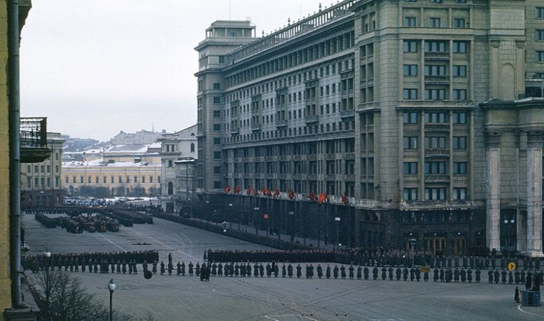 Это не 23 января 2021 года. Это оцепление на Манежной площади 9 марта 1953-го, в последний день похорон Сталина