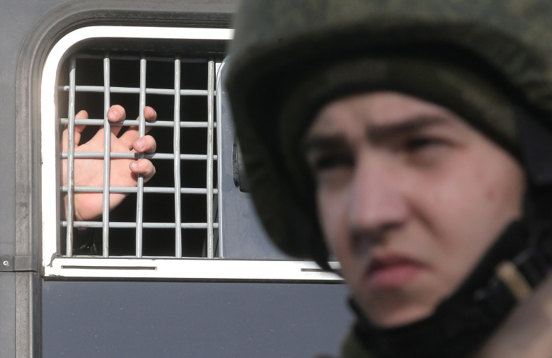 Задержанные участники митинга против коррупции в Москве. Фото: Maxim Shipenkov / EPA
