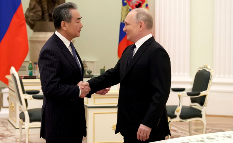 Встреча Владимира Путина с членом политбюро ЦК Компартии Китая Ван И