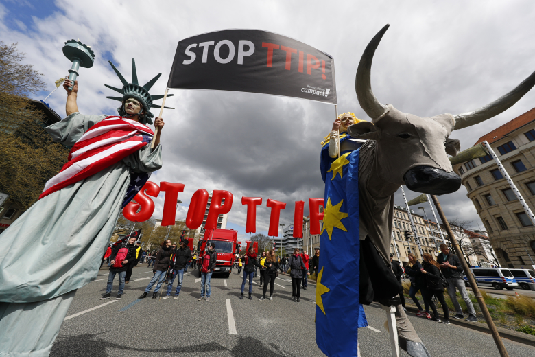 Демонстрация против проекта соглашения о Трансатлантическом торговом и инвестиционном партнерстве (ТТИП) в Ганновере, Германия
