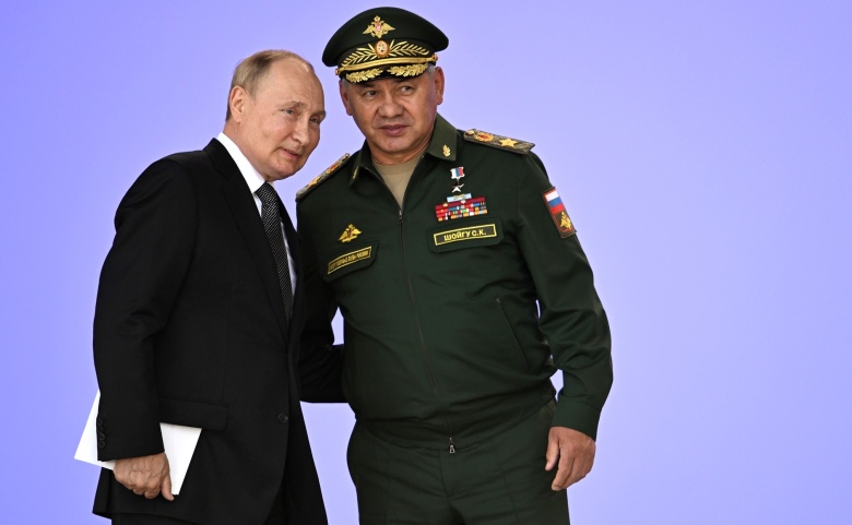 Владимир Путин и Сергей Шойгу на форуме «Армия — 2022»
