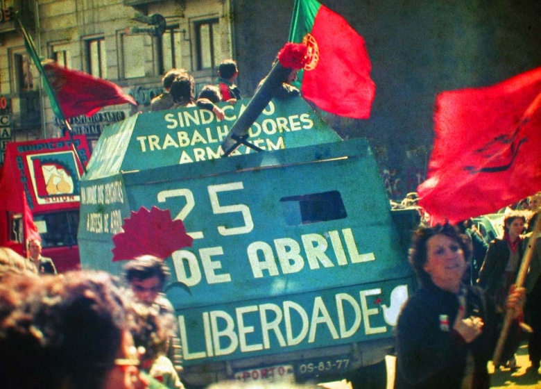 Демонстрация в городе Порту в девятую годовщину революции. 25 апреля остается в Португалии государственным праздником — Днем свободы