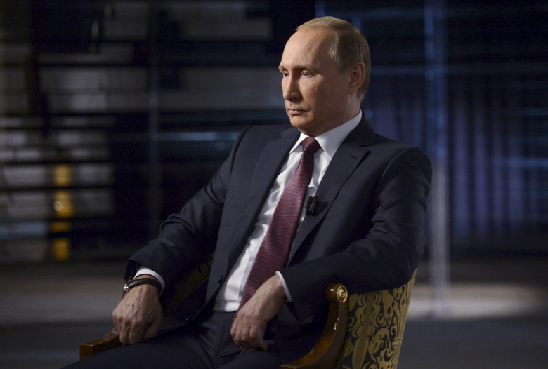 Владимир Путин во время интервью.