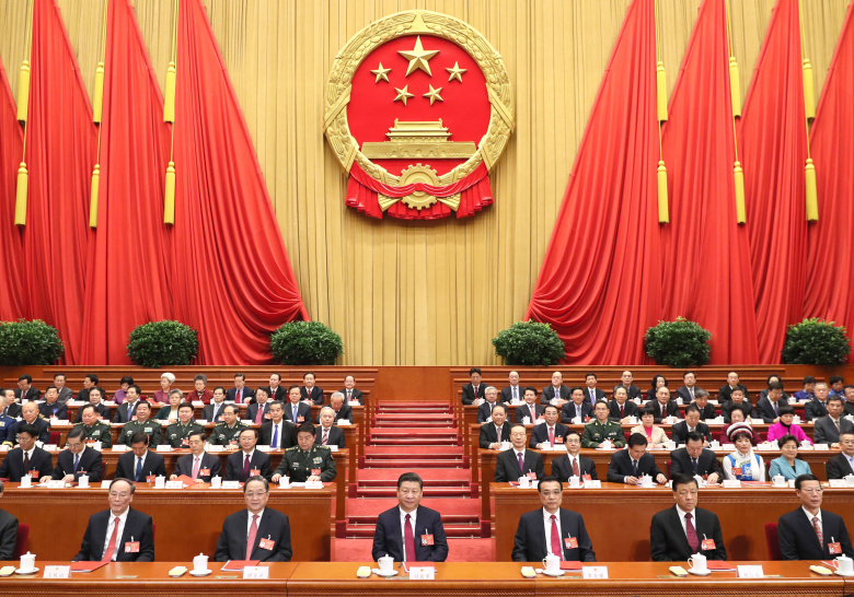 Президиум 5-й Сессии ПК ВСНП 12-го созыва. Чжан Гаоли — первый справа. Пекин, 15 марта 2017 года.  Фото: Global Look Press