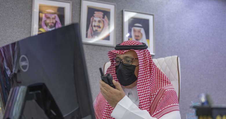 Саудовский принц Хуссам ибн Сауд ибн Абдул-Азиз Аль Сауд благодарит медперсонал по видеосвязи. Фото: Balkis Press / ABACCA / TASS