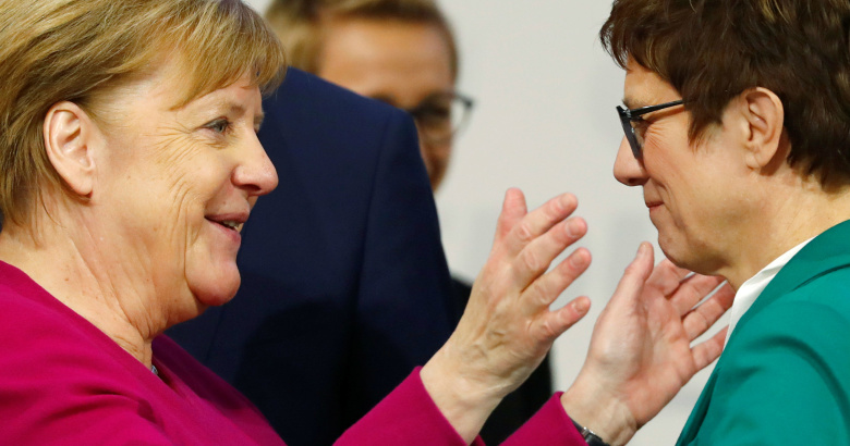 Ангела Меркель и Аннегрет Крамп-Карренбауэр. Фото: Kai Pfaffenbach / Reuters