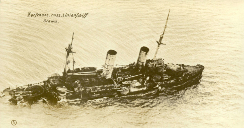Взорванный линейный корабль Слава, Моонзундский канал, конец 1917 года. Фото: wikipedia.org