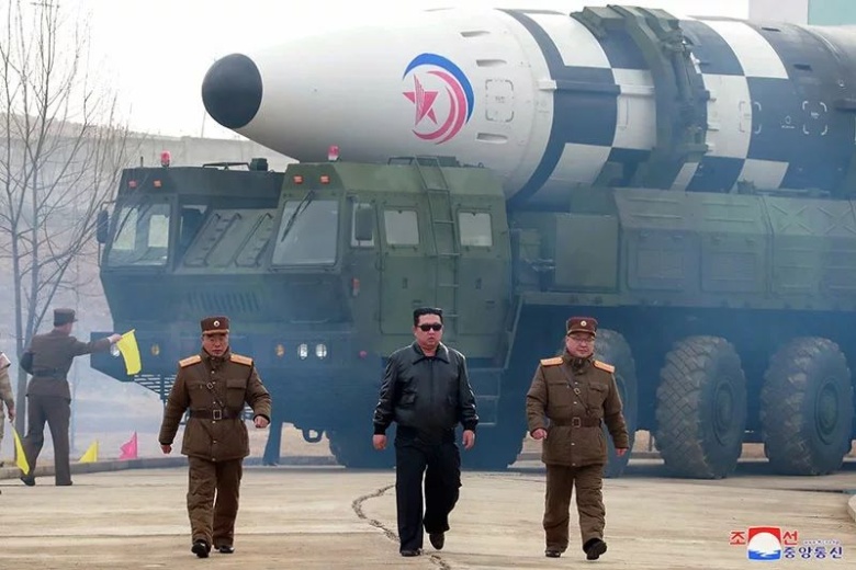 Испытания межконтинентальной балистической ракеты в КНДР