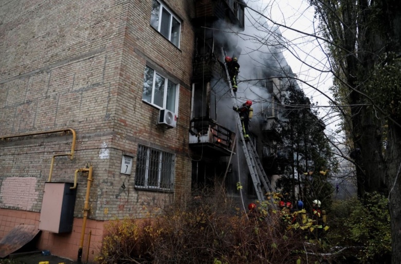 Жилой дом в Киеве после ракетного удара, 15 ноября